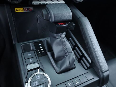 Used 2025 Toyota 4Runner TRD Off-Road Premium image 8