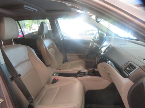 Used 2017 Honda Pilot Touring image 30
