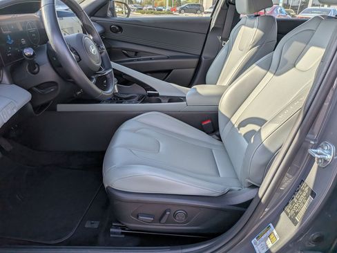 Used 2025 Hyundai Elantra Limited FWD image 15