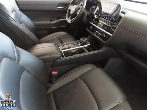 Used 2025 Nissan Pathfinder SL FWD image 27