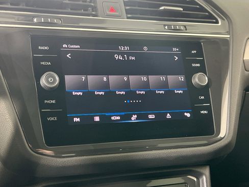 Used 2022 Volkswagen Tiguan SE image 14