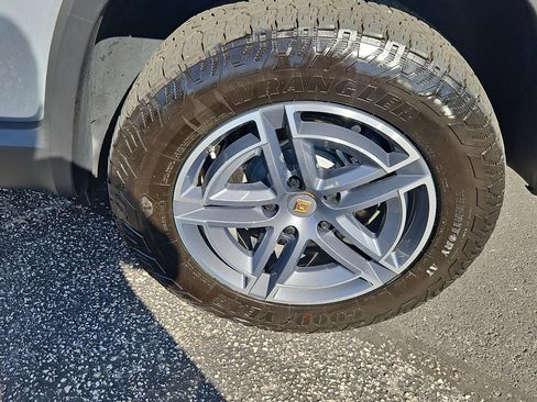 Used 2025 Rivian R1S Adventure image 33