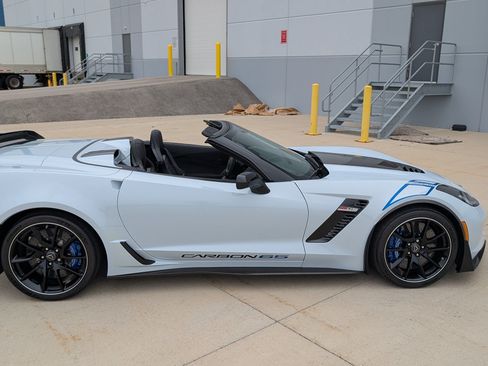 Used 2018 Chevrolet Corvette Z06 w/ Carbon 65 Edition RWD image 17
