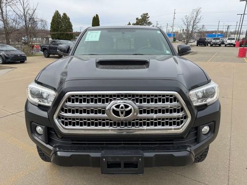 Used 2017 Toyota Tacoma TRD Sport w/ Premium & Technology Package image 8