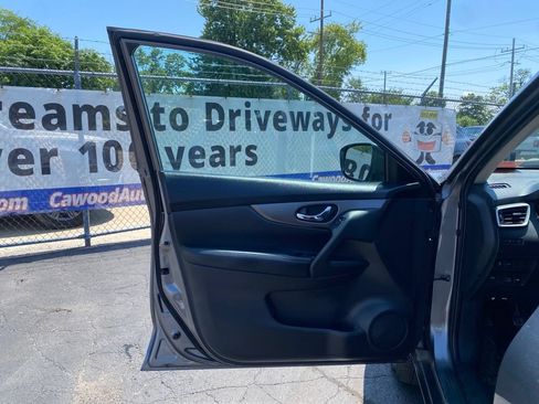 Used 2016 Nissan Rogue S AWD/4WD image 12