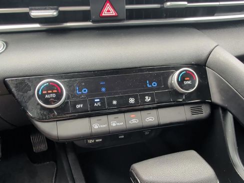Used 2023 Hyundai Elantra SEL w/ Preferred Accessory Package FWD image 23