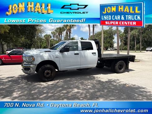 Used 2023 RAM 3500 Tradesman w/ Chrome Appearance Group AWD/4WD image 3