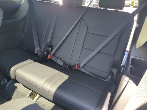 Used 2026 Chevrolet Traverse High Country FWD image 32