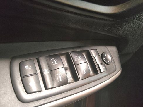 Used 2019 Jeep Cherokee Latitude w/ Popular Appearance Group FWD image 27