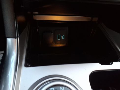 Used 2020 Ford Explorer Limited image 19