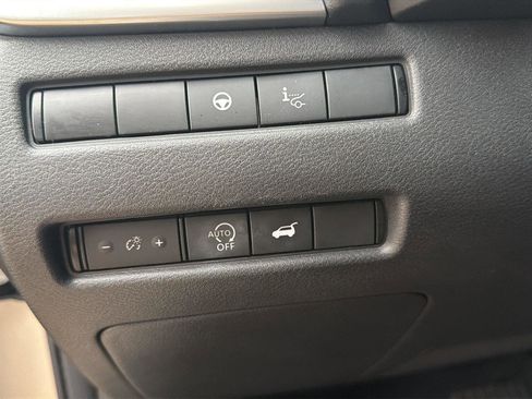 Used 2023 Nissan Rogue Platinum w/ Platinum Premium Package FWD image 13