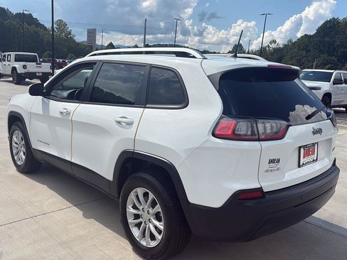 Used 2020 Jeep Cherokee Latitude w/ Cold Weather Group AWD/4WD image 6