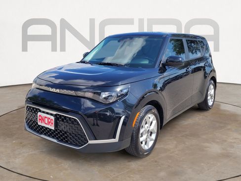Used 2023 Kia Soul LX w/ LX Technology Package FWD image 9