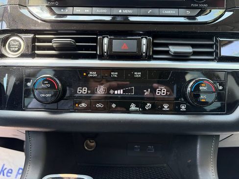 Used 2022 Nissan Pathfinder SV AWD/4WD image 7