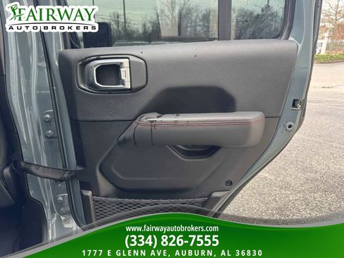 Used 2025 Jeep Gladiator Rubicon w/ Convenience Group AWD/4WD image 36