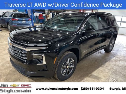 New 2026 Chevrolet Traverse LT w/ Driver Confidence Package AWD/4WD image 1