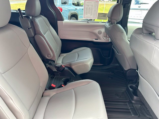 Used 2026 Toyota Sienna XLE FWD image 16