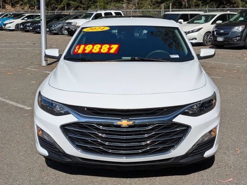 Used 2024 Chevrolet Malibu LT FWD image 3