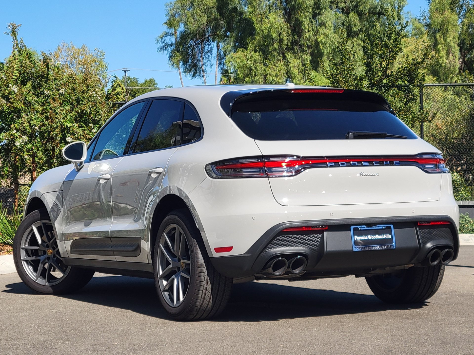 Used 2026 Porsche Macan AWD/4WD image 3