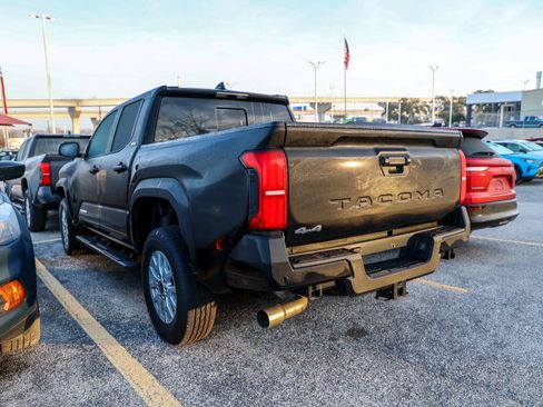 Used 2025 Toyota Tacoma SR5 w/ SR5 Upgrade Package image 7