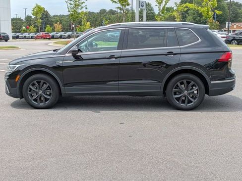 Certified 2024 Volkswagen Tiguan SE w/ Panoramic Sunroof Package FWD image 7