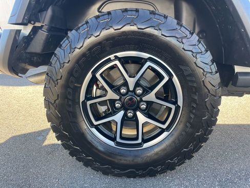 Used 2025 Jeep Wrangler Unlimited Rubicon image 32