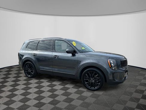 Used 2022 Kia Telluride SX w/ SX Prestige Package AWD/4WD image 3