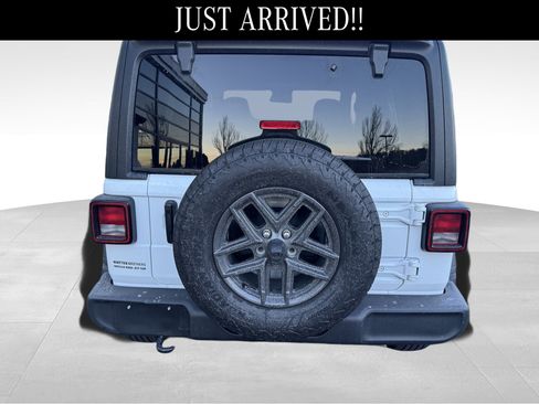 Used 2024 Jeep Wrangler Sport S image 4