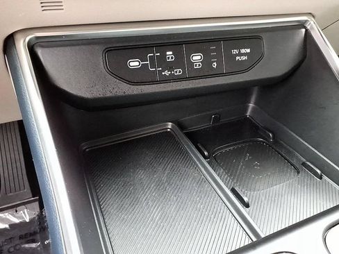 Used 2025 Kia Carnival EX FWD image 29