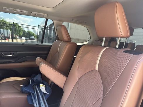 Used 2025 Toyota Grand Highlander AWD image 5