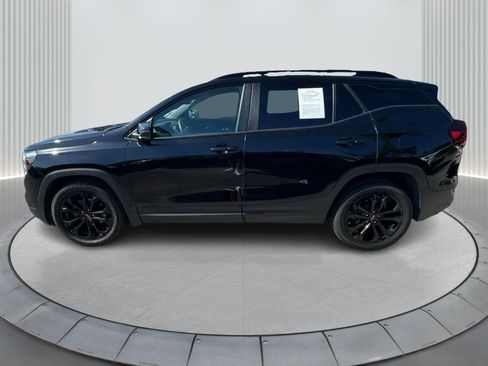 Used 2022 GMC Terrain SLE w/ Elevation Edition image 9