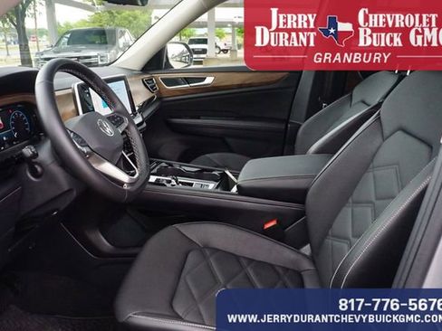 Used 2024 Volkswagen Atlas SE image 18