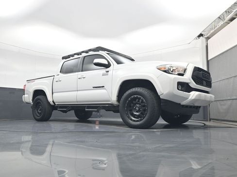 Used 2018 Toyota Tacoma TRD Sport image 21