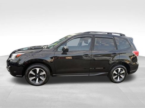 Used 2017 Subaru Forester 2.5i Premium w/ All-Weather Package AWD/4WD image 2