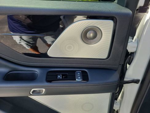 Used 2025 Lincoln Aviator Reserve w/ Equipment Group 201A AWD/4WD image 16