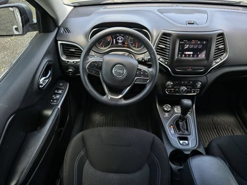 Used 2019 Jeep Cherokee Latitude w/ Popular Appearance Group AWD/4WD image 20