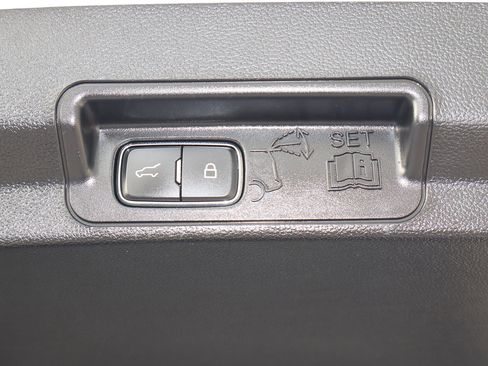 Used 2023 Ford Explorer Limited w/ Equipment Group 301A image 19