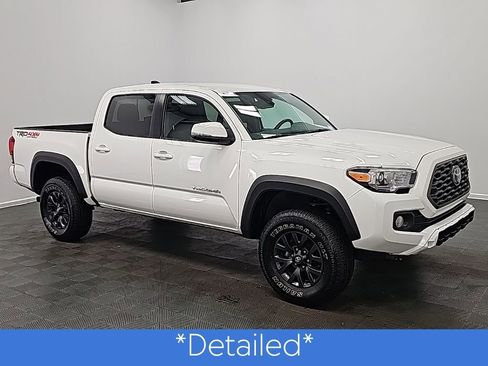 Used 2023 Toyota Tacoma TRD Off-Road image 3