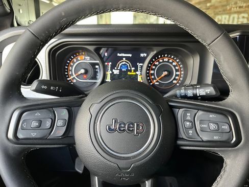 Used 2025 Jeep Wrangler Unlimited Sport AWD/4WD image 32