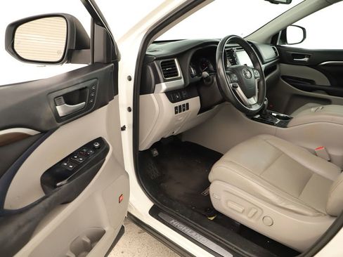 Used 2016 Toyota Highlander Limited FWD image 14