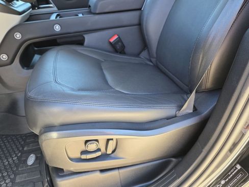 Used 2024 Land Rover Defender 110 S image 12