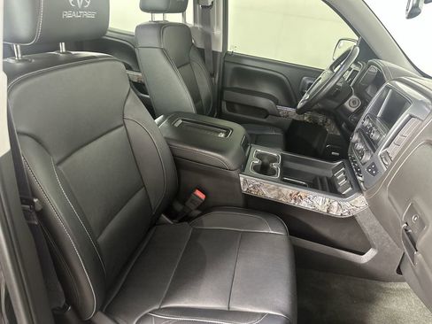 Used 2017 Chevrolet Silverado 1500 LTZ Z71 w/ Realtree Edition AWD/4WD image 28