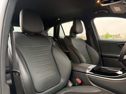 Used 2025 Mercedes-Benz GLC 300 4MATIC image 21