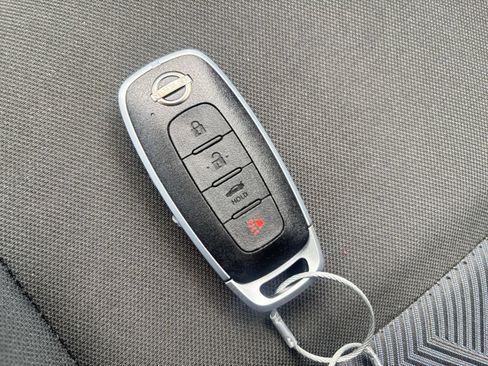 Used 2025 Nissan Versa SV FWD image 21