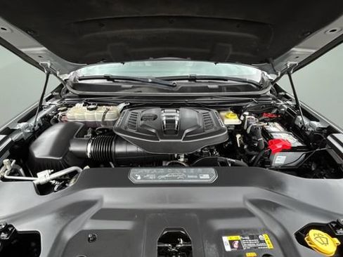 Used 2023 Jeep Wagoneer L Series II AWD/4WD image 32