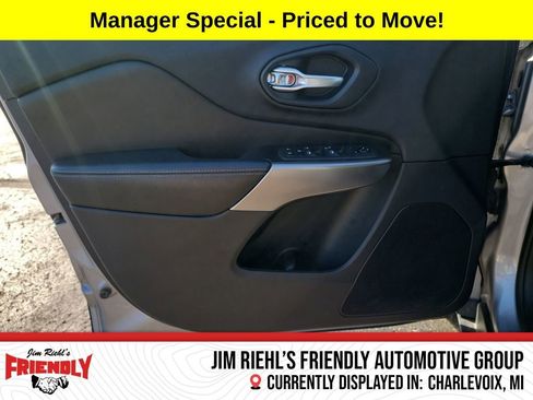 Used 2019 Jeep Cherokee Latitude w/ Popular Appearance Group image 13