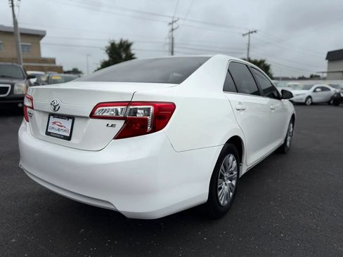 Used 2012 Toyota Camry LE FWD image 3