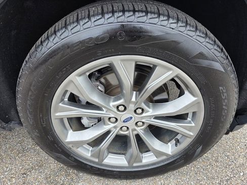 Used 2022 Ford Explorer XLT w/ Equipment Group 202A image 9