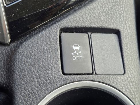 Used 2018 Toyota Corolla LE FWD image 21