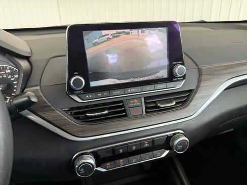 Used 2025 Nissan Altima 2.5 SV FWD image 5